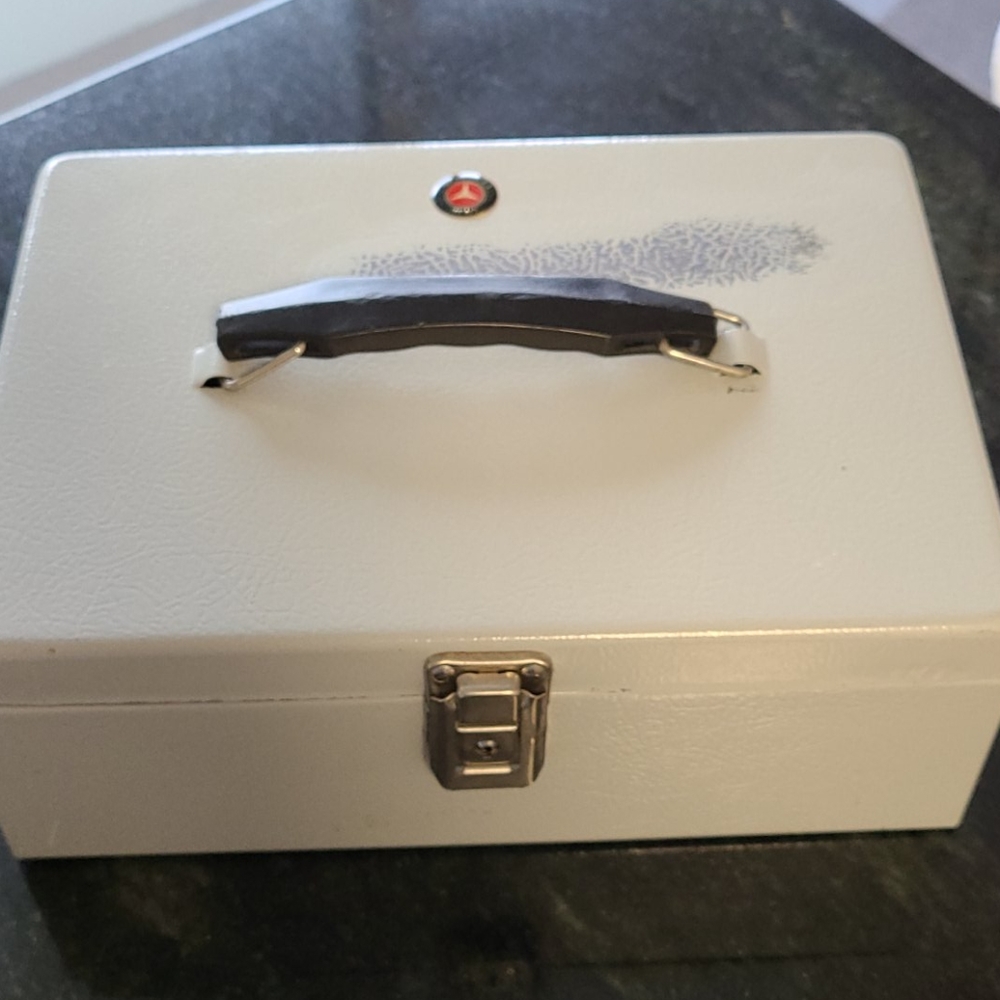 Mercedes Benz petty cash box